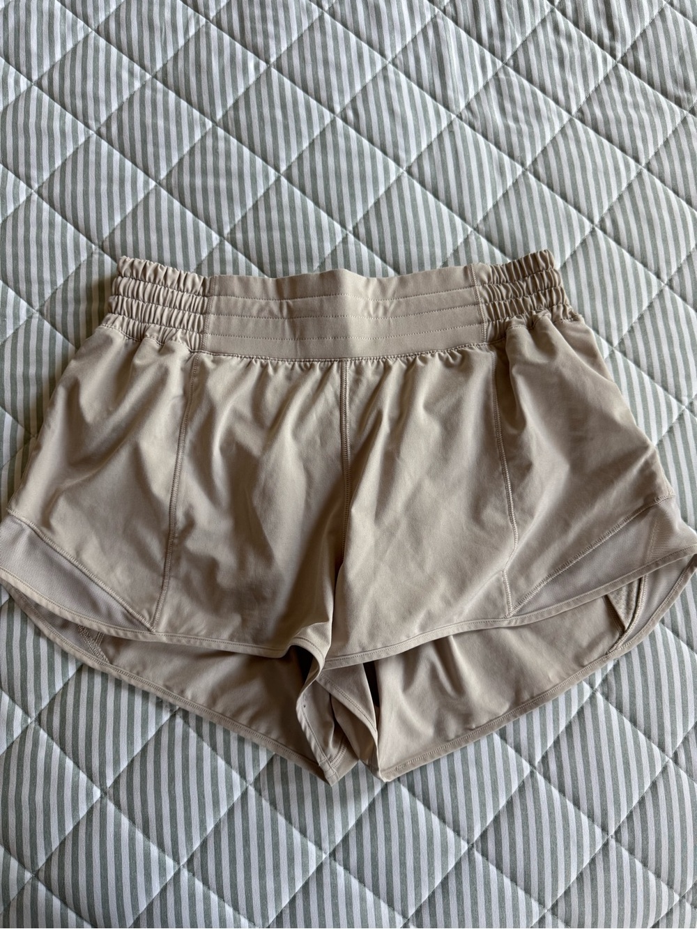 Lululemon Hotty Hot 2.5” Shorts - 8